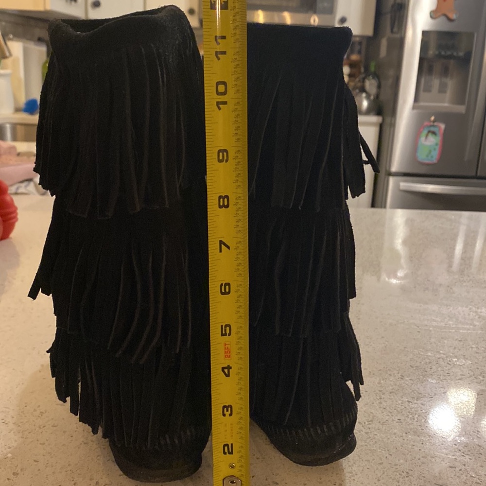 Black fringe Minnetonka boots - Picture 8 of 16